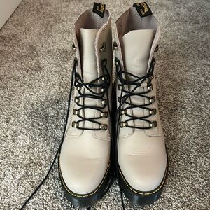 Dr. Marten Leona Combat Boots
Color- Vintage Taupe Sendal